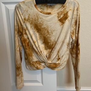 Jersey top short waisted with knot in front.